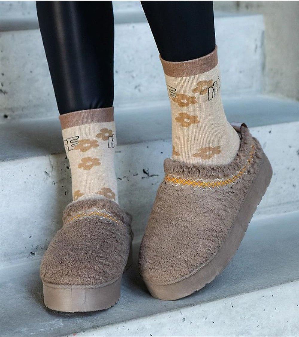 Tavelya Embroidered Winter Snow Boots
